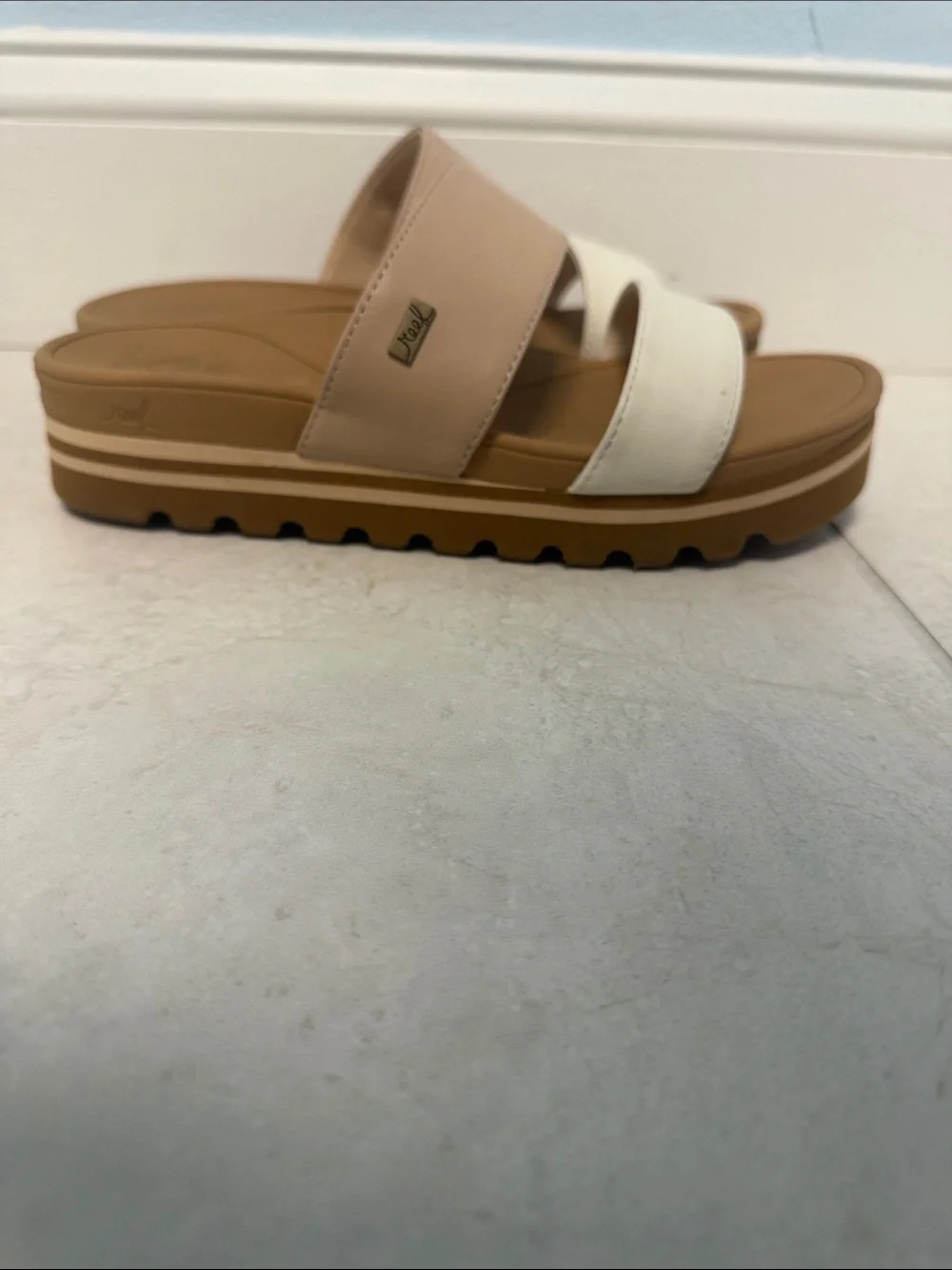 Reef Cushion Vista - Size 7- Beige and White - Picture 7 of 7